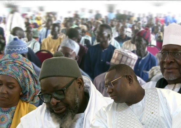 Visite de la Première Dame et du Ministre Balla Moussa Fofona chez Serigne Abdou Mbacké